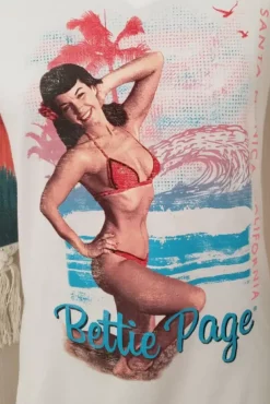 – Queen Of Pinups ® : Santa Monica Women's T-Shirt>Bettie Page Clearance